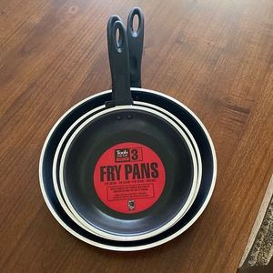 3 set Tools of the Trade fry pans.